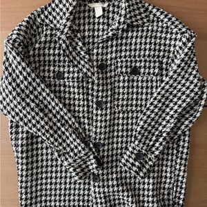 Cool and Versatile Black & White Houndstooth Button-Up Oversized Shirt Jacket